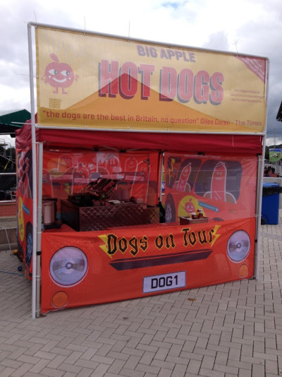Big Apple Hot Dogs - Dogs on tour