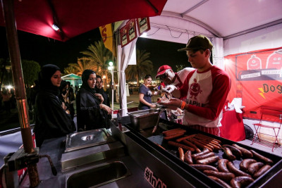 Serving Big Apple Hot Dogs